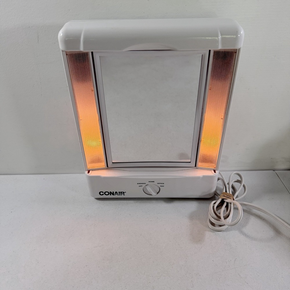 Conair Reflections Home Vanity Lighted Mirror TM8LX3N 5X/1X Magnification TESTED